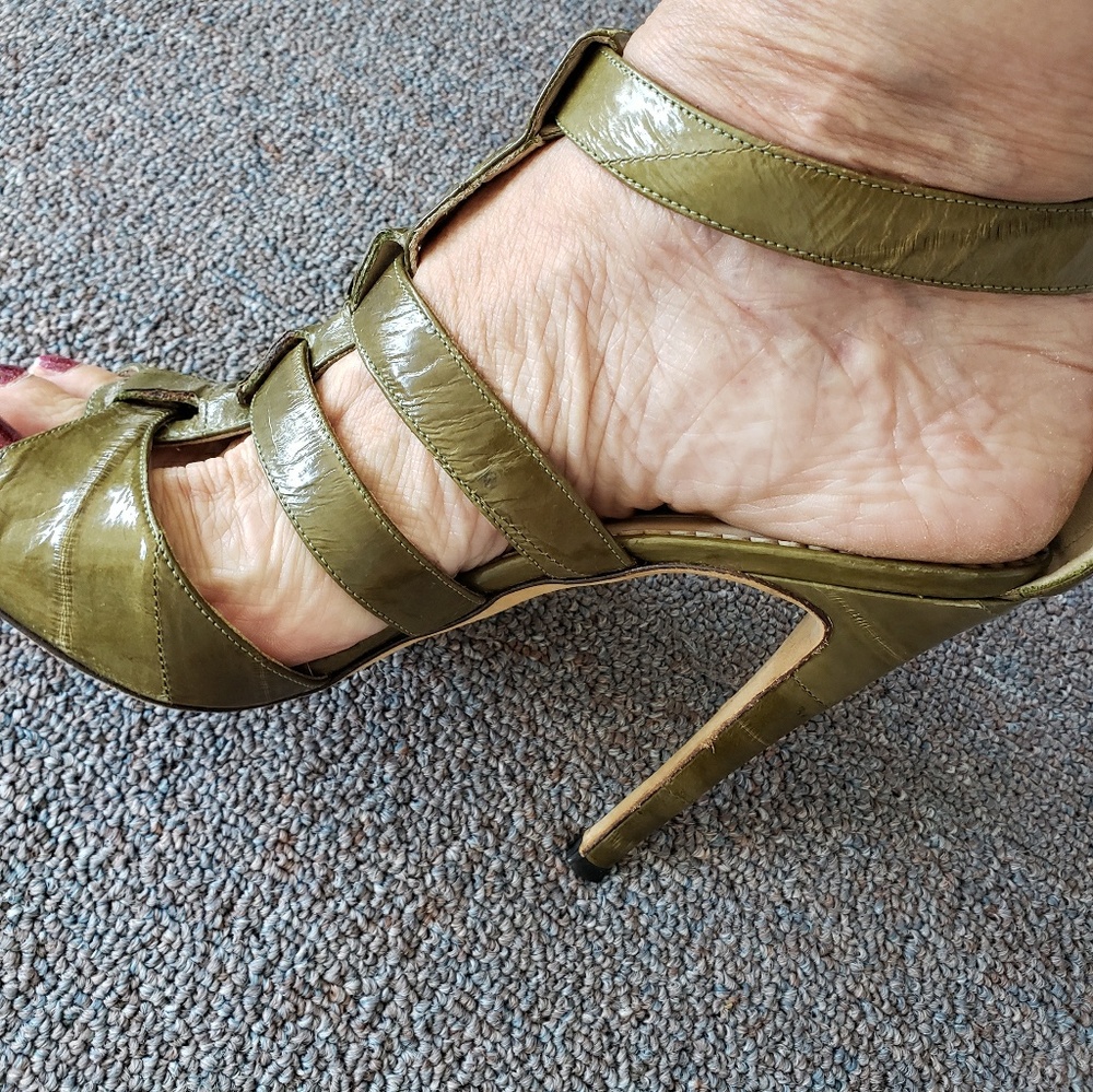 Heels - Picture 3 of 3